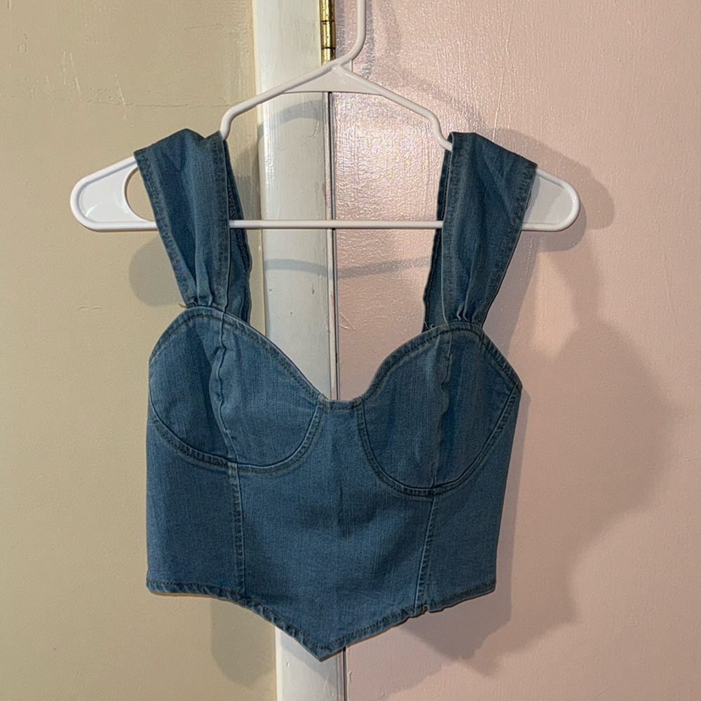 Denim sleeveless top! Size medium!